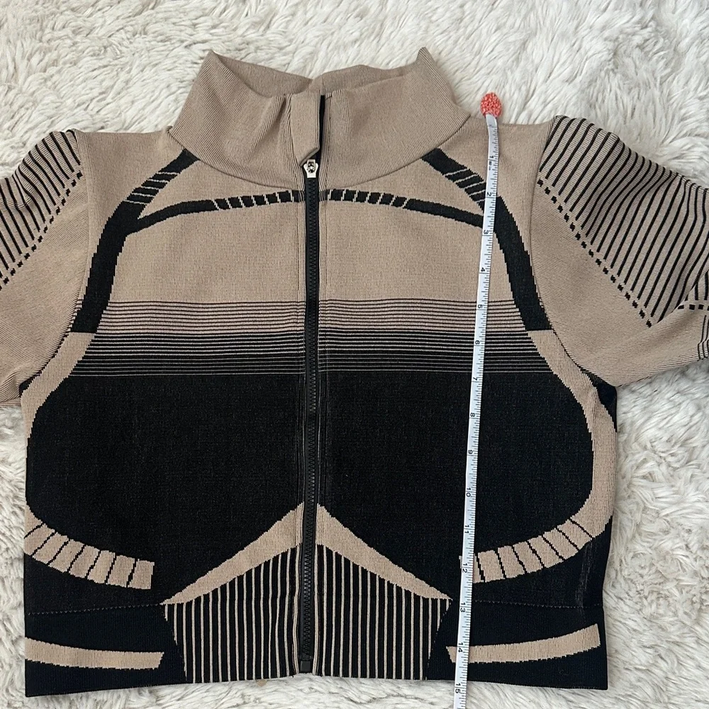 New Mix Women’s L Black and Tan Geometric Y2K stretch Zip up Jacket - Picture 14 of 15